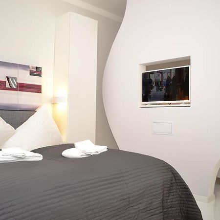 Honeymoon Ruterra studio Praga Camera foto